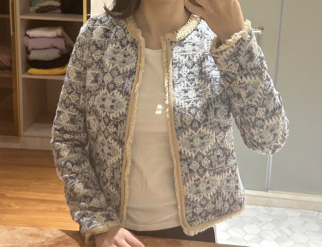 Mango Tweed jacket (Category: Coats, Jackets and Outerwear) located in Manila. Submitted by gabbies.closet.mnl (Listing ID 1456267482, Image 1). Description: .