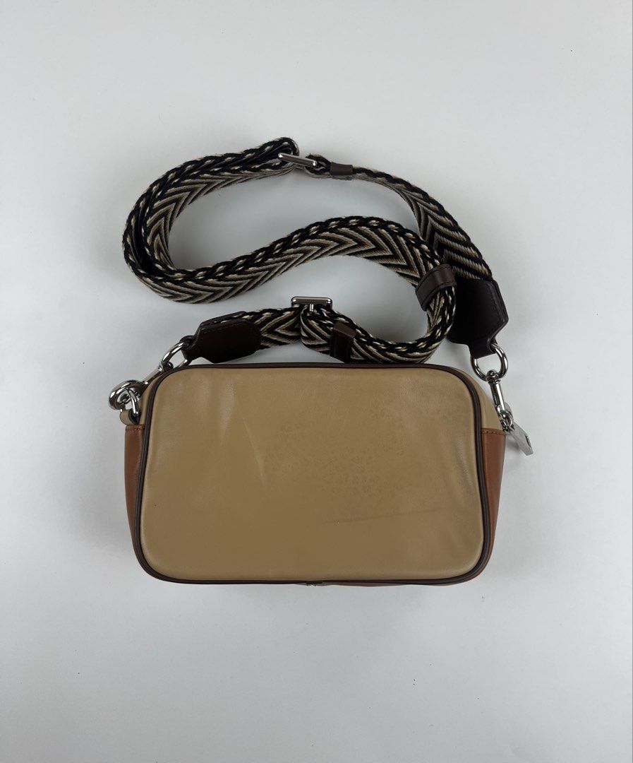 Marc Jacobs handbag✨ (Category: Luxury Bags & Wallets) located in Iloilo. Submitted by anonymous_ph (Listing ID 1458193615, Image 2). Description: Marc Jacobs handbag✨ (DETAILS POSTED) (MEDIUM SIZE) EXCELLENT NO FLAW (AUTHENTIC) -ICE COFFEE COLOR WAY (MEASUREMENTS) 8.5 WIDTH | 5L DM IF INTERESTED 📩 .
