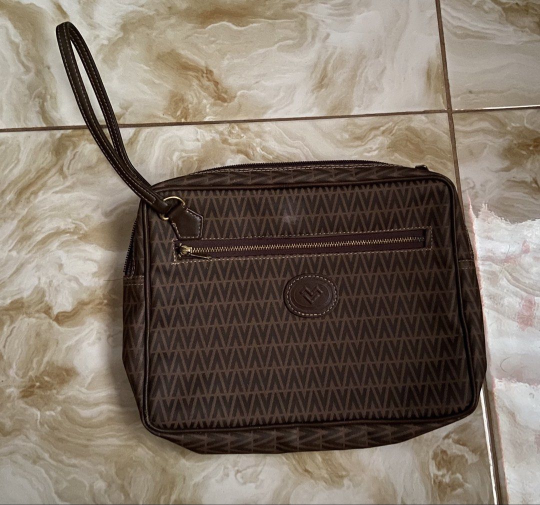 Mario Valentino Pouch (Category: Luxury Bags & Wallets) located in Aroroy. Submitted by mahinaanlangs (Listing ID 1458122823, Image 1). Description: Mario Valentino Pouch Legit Excellent Condition 700+Sf.