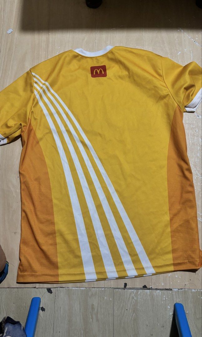 Mcdo Run 2025 Running Tshirt Singlet (Category: Activewear) located in Quezon City. Submitted by jerkyjake (Listing ID 1458267023, Image 1). Description: Mcdonald Running Shirt Size Medium MOP: GCAsh Delivery: Lalamove/J&T.
