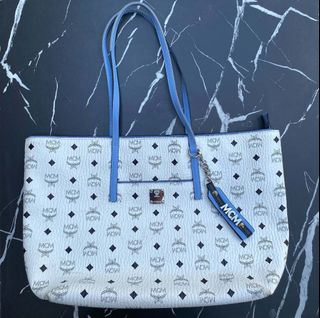 (Category: ) located in . Submitted by authentic_bag96 (Listing ID 1458244426, Image 1). Description: .
