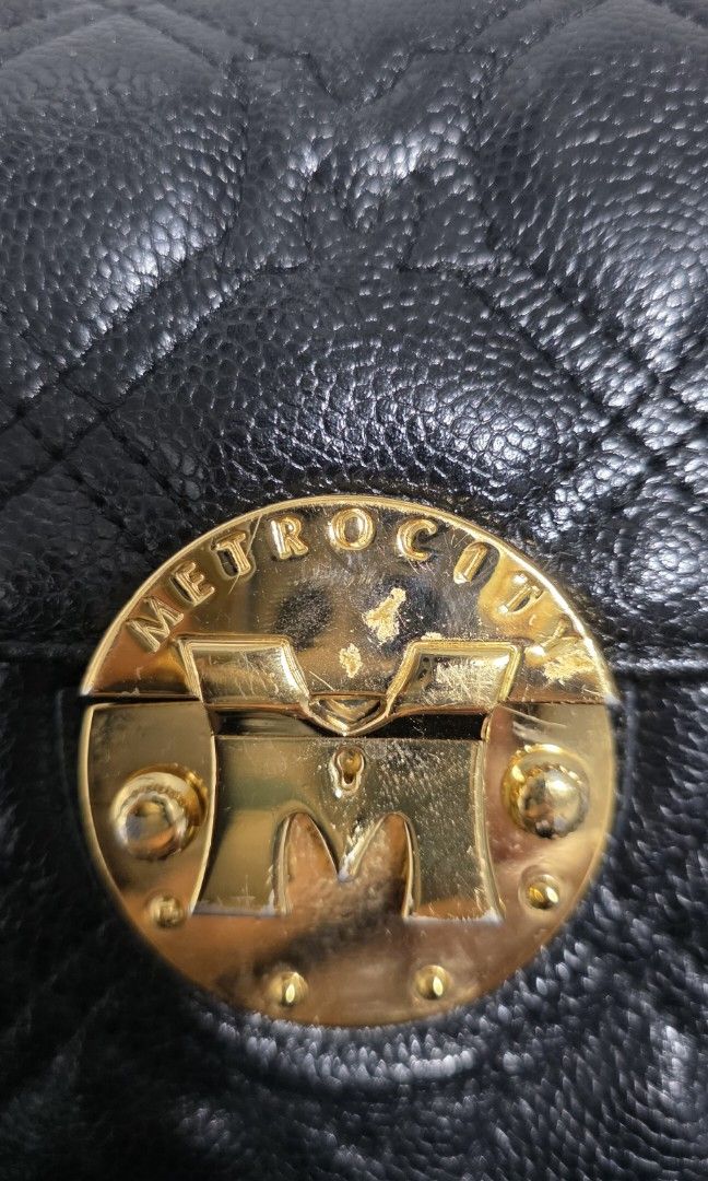 Metrocity Caviar Yellow Gold Hardware (Category: Shoulder Bags) located in Manila. Submitted by declutterforbtsticket (Listing ID 1442422661, Image 2). Description: Harware scratches and tarnishing. please see detailed photos before buying.