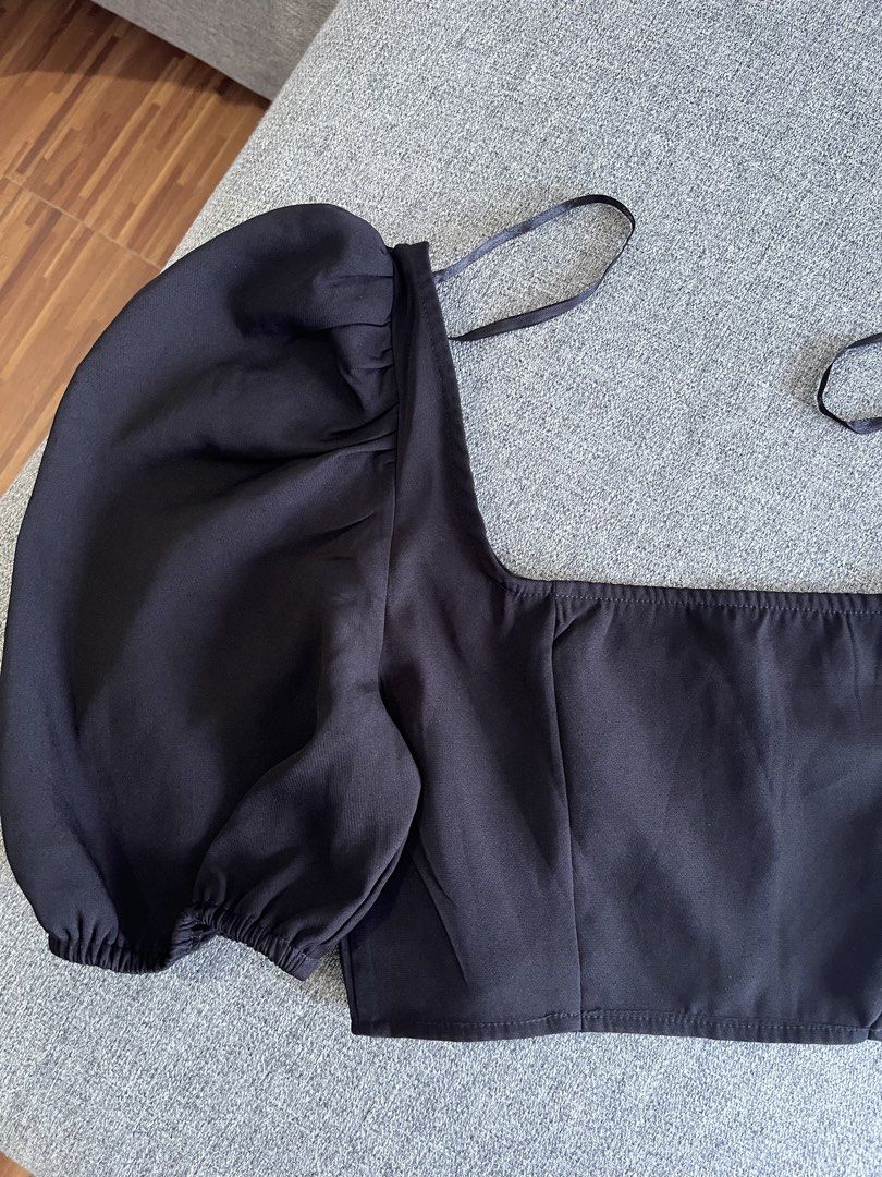 Missguided black puff sleeve top (Category: Blouses) located in Cagayan de Oro. Submitted by prelovederela (Listing ID 1458227772, Image 2). Description: -hard to let go, never used huhu -another favv rfs: decluttering!.