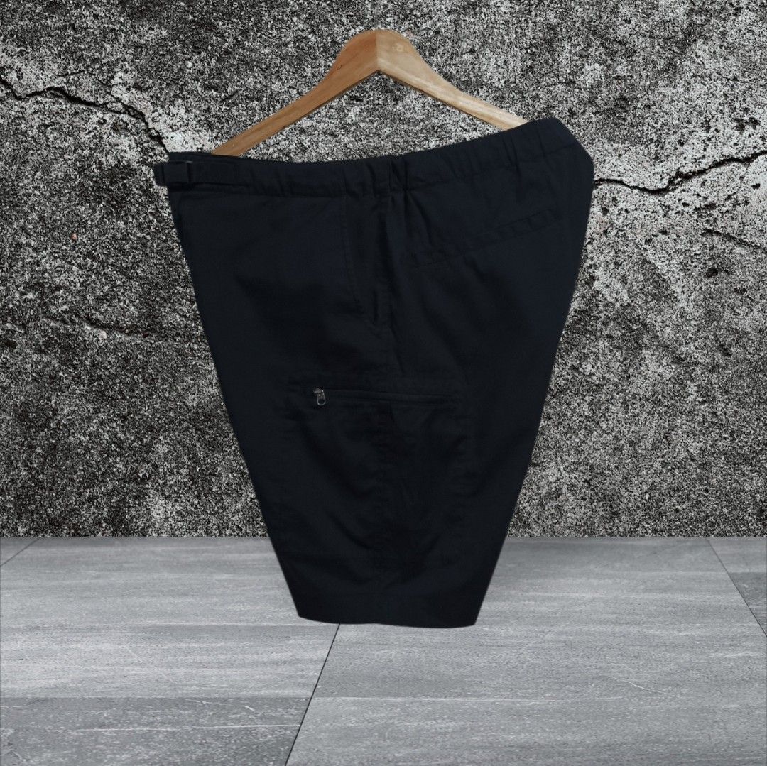Navy Blue Cargo Shorts with Belt (Category: Shorts) located in Calatagan. Submitted by lyvertabora (Listing ID 1458149569, Image 2). Description: Dimension:W-34 L-18 COLORATE:9.5/10 good condition .