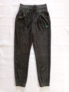 (Category: ) located in . Submitted by thrifted_93 (Listing ID 1458110795, Image 1). Description: .