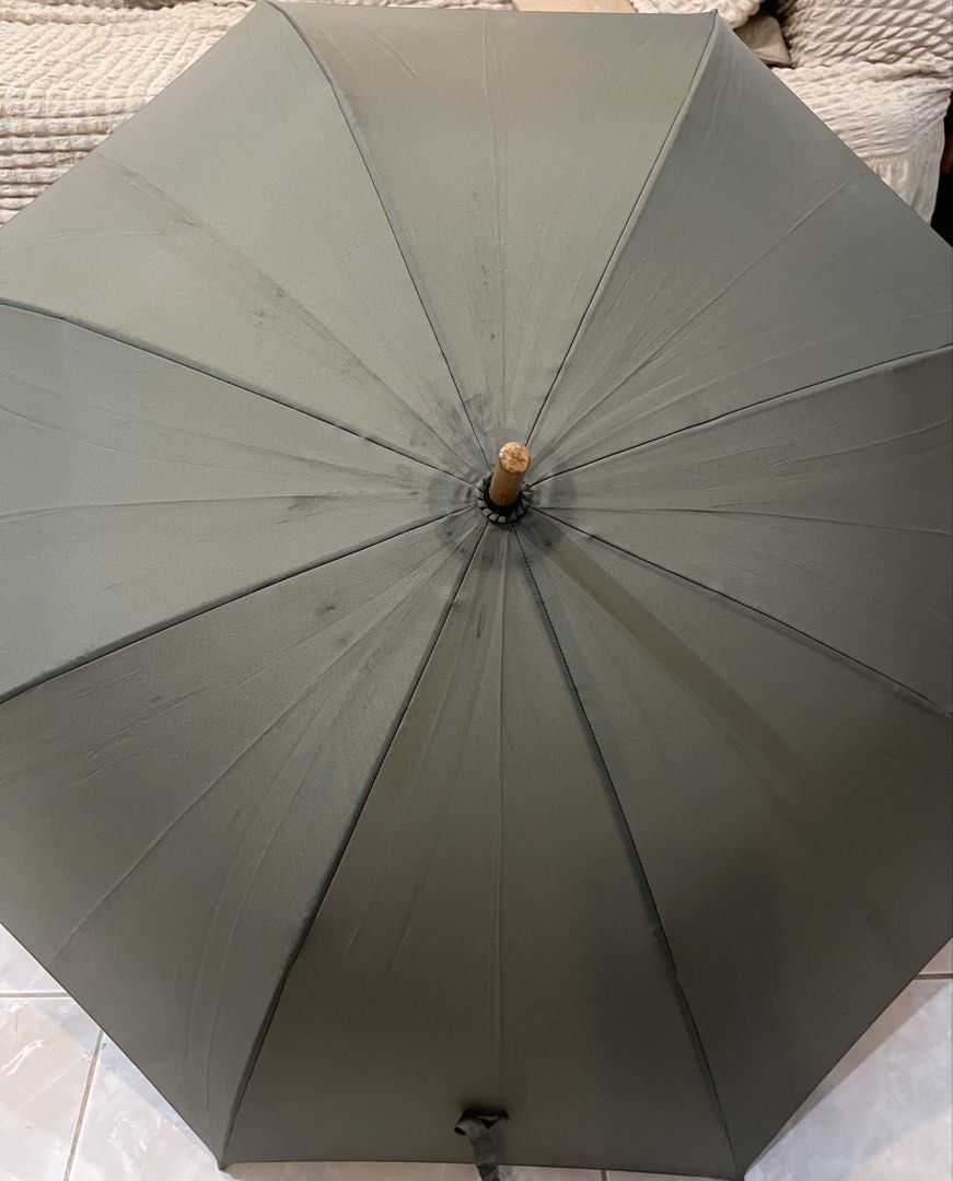 olive green long walking umbrella (Category: Umbrellas) located in San Fernando. Submitted by dntjapansurpluselyu (Listing ID 1458125821, Image 1). Description: .
