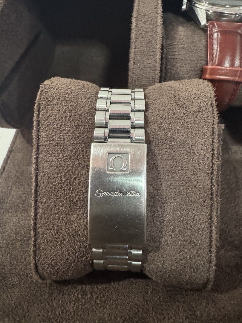Omega Speedmaster Reduced (Category: Luxury Watches) located in Makati City. Submitted by dimlolt (Listing ID 1458184587, Image 3). Description: Omega just dropped the new Speedy 38. It’s nice, but it’s not the Speedy Reduced. - Omega Speedmaster Reduced - Classic Black Dial - Chronograph Functions fullt functional - Automatic Movement - Stainless Steel Bracelet with Omega Clasp - Ref 3510.5 Watch only. I can only do meetups..