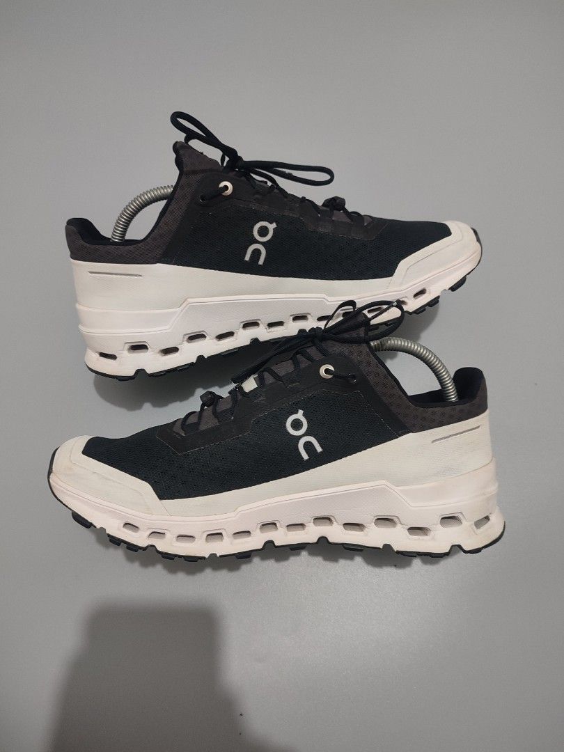 On Cloud (Category: Sneakers) located in Lipa City. Submitted by gudoys_outdoor16 (Listing ID 1458219307, Image 3). Description: - Brand: On Cloud - Size: Men's US 9.5 (UK 9, EU 43) - Color: Black and White - Origin: Made in Vietnam - Ideal for: Running and everyday wear - Condition: Please check photos for detailed condition. 3800 + Sf Only.