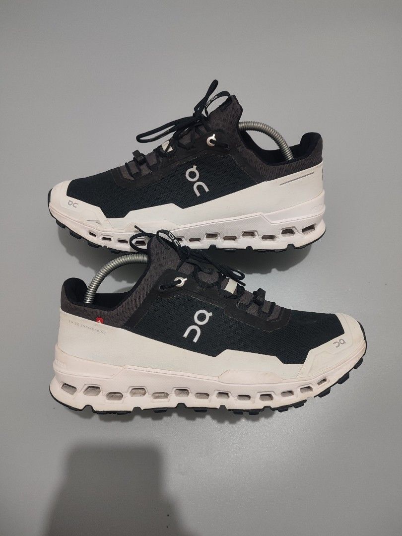 On Cloud (Category: Sneakers) located in Lipa City. Submitted by gudoys_outdoor16 (Listing ID 1458219307, Image 2). Description: - Brand: On Cloud - Size: Men's US 9.5 (UK 9, EU 43) - Color: Black and White - Origin: Made in Vietnam - Ideal for: Running and everyday wear - Condition: Please check photos for detailed condition. 3800 + Sf Only.