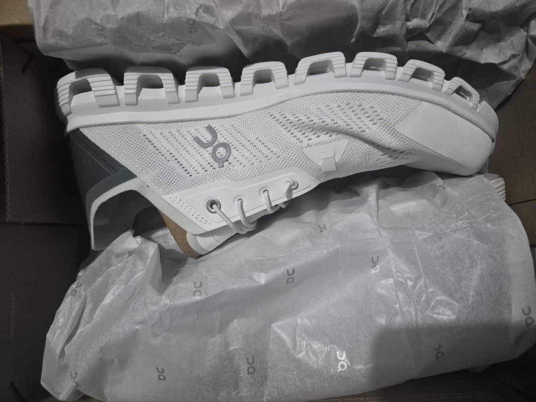 On Cloud 6 Coast (Category: Sneakers) located in Cavite. Submitted by noodols (Listing ID 1458284290, Image 1). Description: Brand New Size 10 meet up or delivery MOP: GCash or Bank transfer.