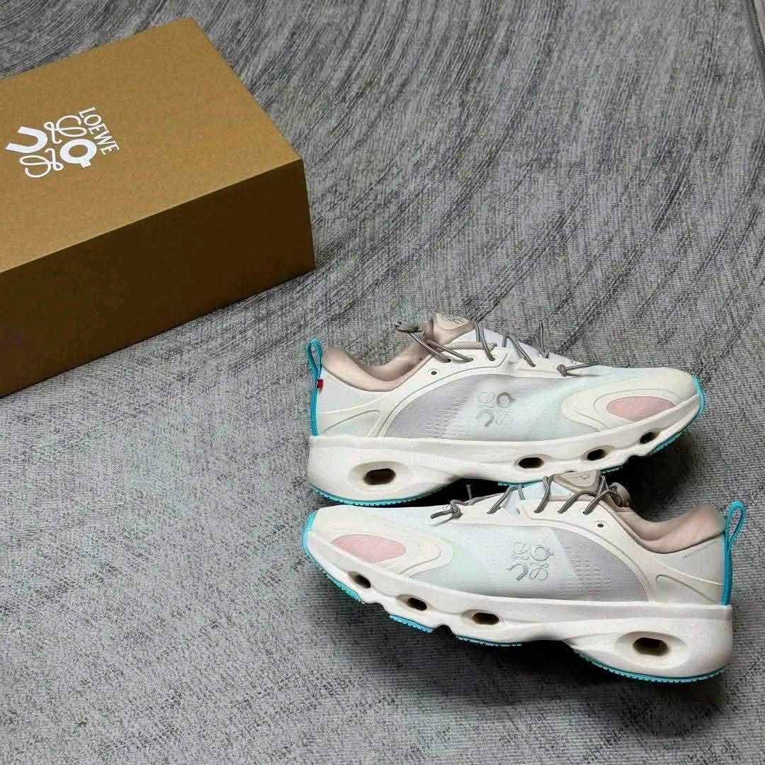 ON CLOUD x LOEWE (Category: Sneakers) located in General Trias. Submitted by nammygoodies04 (Listing ID 1458294213, Image 2). Description: ON CLOUD x LOEWE Vietnam import 🇻🇳 Quality 💯 Dm for order ✉️ Pwede pay upon pick up ni rider if lalamove 💯 If may want na color i double check muna if may available kase minsan wala na stocks. I always updated and legit seller 💯.