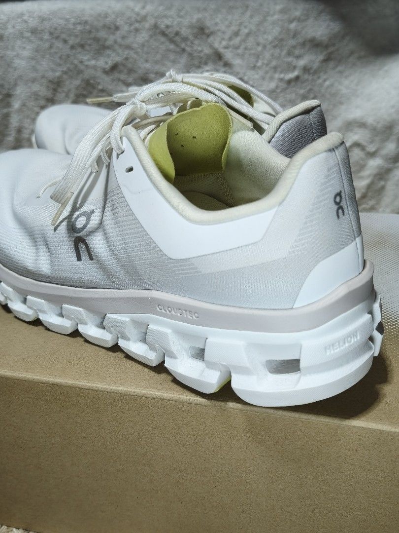 On Cloudflow 4 Running Shoes White/Lime (Category: Sneakers) located in Las Pinas. Submitted by Chincol30 (Listing ID 1458191537, Image 2). Description: - On Cloudflow 4 Running Shoes - Color: White Sand - Swiss Engineering - Features CloudTec and Helion cushioning - Ideal for running and everyday wear - Comes with original box.