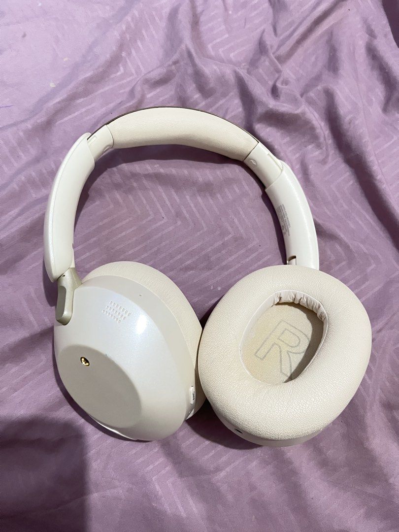 ORASHARE Headphones (Category: Headphones & Headsets) located in Navotas City. Submitted by daysriver (Listing ID 1458287109, Image 2). Description: ORASHARE - Superb sound quality - Industry-leading noise cancellation - Fully functional, works perfectly - Includes original earcups - Selling because I upgraded to a new pair - Feel free to ask any questions!.
