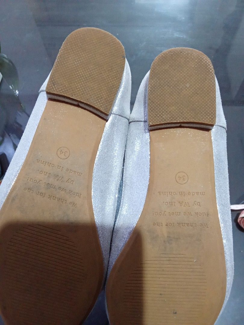 Oriental traffic shoes (Category: Flats & Sandals) located in Meycauayan. Submitted by midori021 (Listing ID 1458153921, Image 2). Description: check pics for measurements and condition for small and narrow feet ladies po.