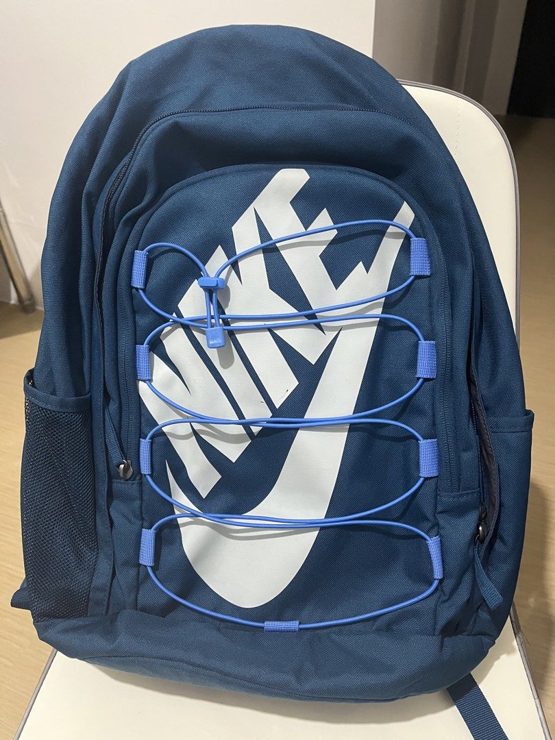 Original Nike 72 backpack in great condition! (Category: Backpacks) located in Davao. Submitted by davaosale (Listing ID 1458122603, Image 1). Description: Features: Front bungee cord system, large bold Nike swoosh logo, padded shoulder straps, and mesh side pockets. Condition: Clean inside and out, all zippers and straps working perfectly. Perfect for: School, gym, work, or casual daily use. Meet up abreeza mall / 09608916532.