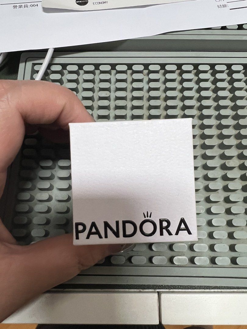 Pandora Charm- Avocado （分類：飾物及配件）位於 Hong Kong。 由 ll604 提交（商品編號 1458213622，圖片 3）。簡介： Brand New with box。