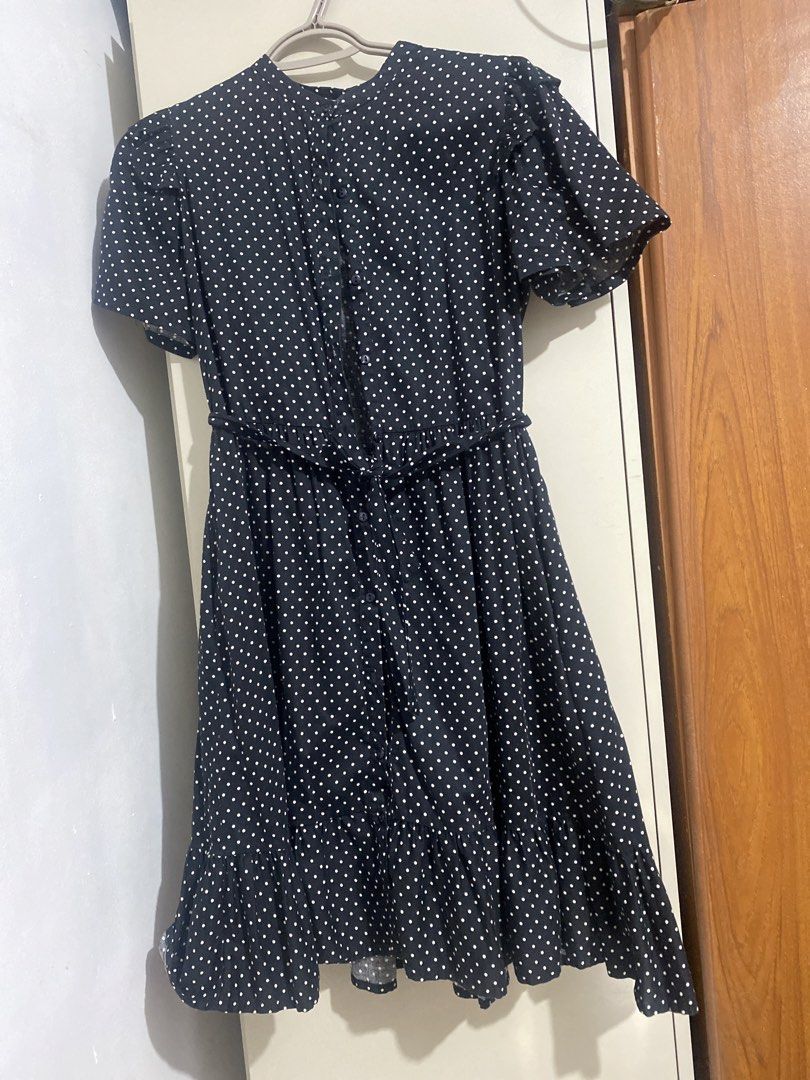 Peppermint Polka Dot Dress Size S (Category: Dresses) located in Manila. Submitted by nullahstore (Listing ID 1458168721, Image 1). Description: - Brand: Peppermint - Design: Black and white polka dots - Sleeves: Short sleeves - Hem: Ruffled hem - Waist: Elasticated with a tie - Size: S - Occasion: Great for casual outings or dressing up.