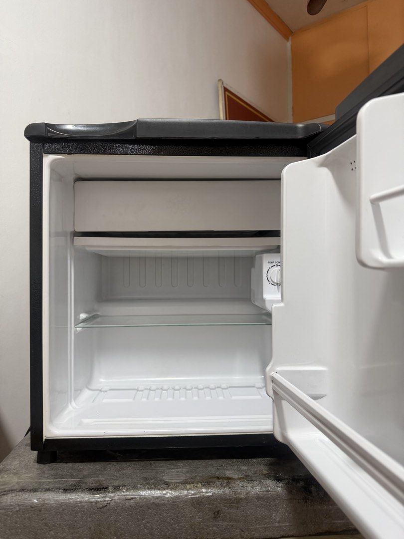 Personal Refrigerator Haier Brand (Category: Refrigerators and Freezers) located in Pasay City. Submitted by jellyanne (Listing ID 1458159427, Image 3). Description: Malinis & Well Maintained RFS: upgrade to bigger ref PICK UP 📍 SAN ANDRES BUKID MANILA.