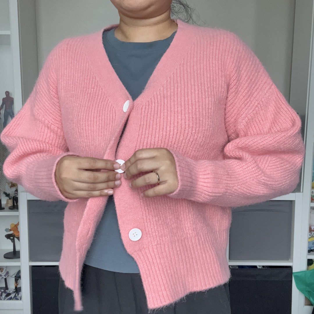 Pink Knit Cardigan (M-L) (Category: Coats, Jackets and Outerwear) located in Quezon City. Submitted by springdreamph (Listing ID 1458204401, Image 2). Description: Inches: Shoulder (Drop style) - 21 Width - 20 Length - 21 My height and size for reference: 5 flat, M-L.