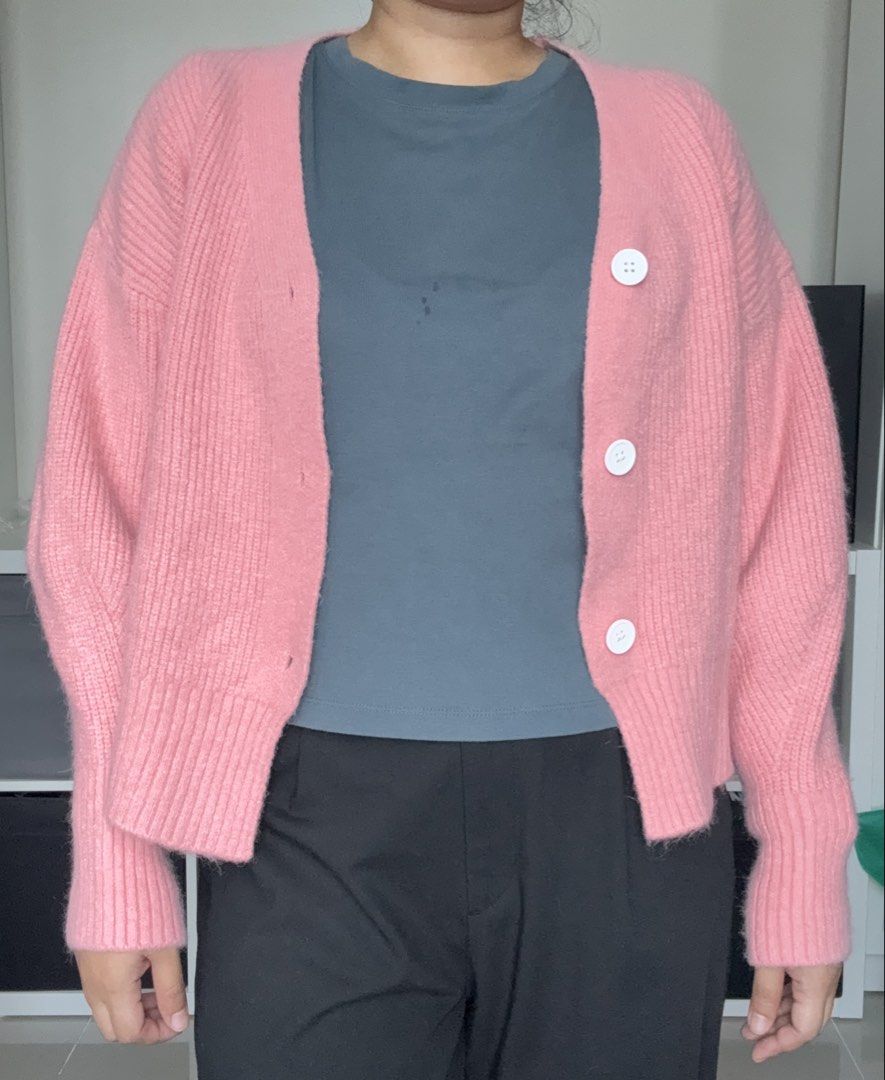 Pink Knit Cardigan (M-L) (Category: Coats, Jackets and Outerwear) located in Quezon City. Submitted by springdreamph (Listing ID 1458204401, Image 3). Description: Inches: Shoulder (Drop style) - 21 Width - 20 Length - 21 My height and size for reference: 5 flat, M-L.