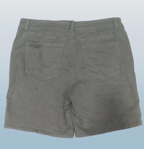 Plus size Women's Olive Green Pull-On Shorts (Category: Shorts) located in Davao. Submitted by rosewyn (Listing ID 1458245802, Image 2). Description: - Olive green pull-on shorts - Comfortable elastic waistband - Linen-blend fabric, ideal for warm weather - Functional pockets included - Measurements available in photos - stretchable - selected from US bales.