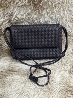 (Category: ) located in . Submitted by bagsandmanymanymore1 (Listing ID 1458113366, Image 1). Description: .