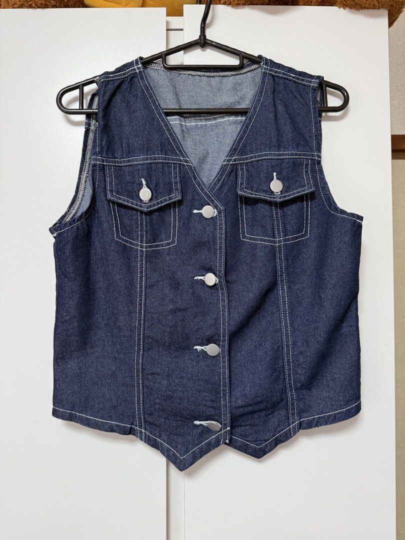 PRELOVED DAZY Denim Vest & Pants Set (Category: Sets or Coordinates) located in Cebu City. Submitted by himawari26 (Listing ID 1458240658, Image 2). Description: @4 DAZY Denim Vest & Pants Set ⸻ BRAND: DAZY STYLE: Denim Coordinates / Vest & Wide-Leg Pants Set SIZE: Small MATERIAL: Denim USAGE: Casual / Everyday Wear / Street Style / Travel / Layering CLOSURE: • Top: Full button-down front • Pants: Button & zip closure DESIGN: Sleeveless V-neck de