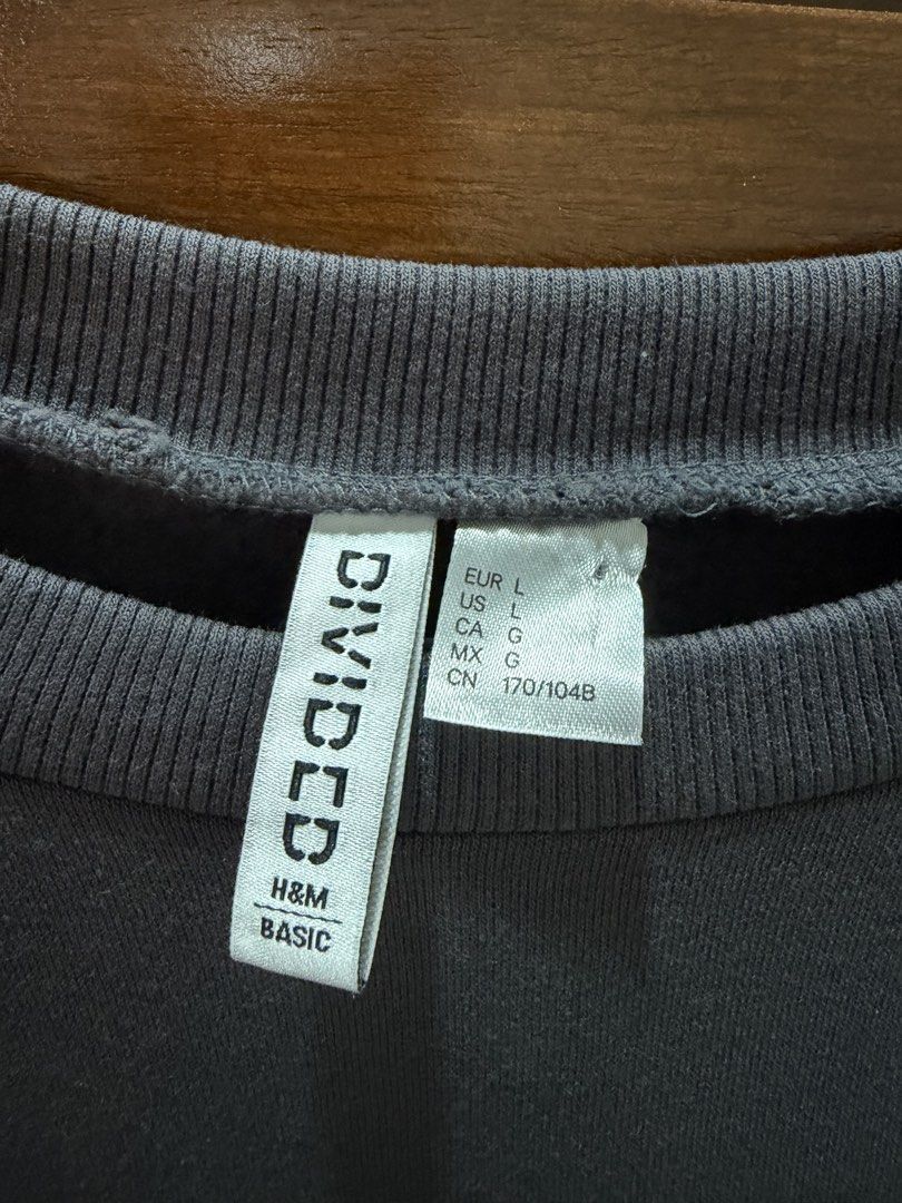 PRELOVED H&M SWEATER (Category: Longsleeves) located in Binan City. Submitted by nihaoscloset (Listing ID 1458145363, Image 2). Description: ♡H&M sweater size L ♡Used for a few times lang ♡No flaws ♡RFS: need more space in my closet and no longer needed! 🔒FIRST TO PAY, FIRST TO GET 📩DM me for more infos!.