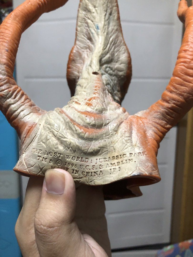 (RARE) THE LOST WORLD 1997 RAPTOR HAND PUPPET (Category: Vintage Collectibles) located in Manila. Submitted by xyrilmatthewperry84 (Listing ID 1458138557, Image 3). Description: THE LOST WORLD 1997 RAPTOR HAND PUPPET (RARE) ₱1,500 ✨ (FIXED) - honest issue: slight tear sa loob ng mouth (nasa pic) - other than that good condi! - can send vid if requested location: santa maria, bulacan mod: j&t and lalamove mop: gcash .