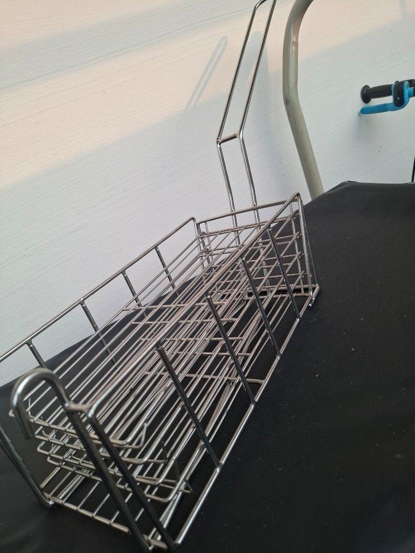 Rectangular frying basket (Category: Fryers) located in Singapore. Submitted by smbala (Listing ID 1458197743, Image 2). Description: Rectangular deep fryer basket made of chrome-plated or stainless steel wire mesh. It is designed to hold food while immersing it into hot cooking oil and draining it afterward. Key Visual Features Wire Mesh Construction: Open grid pattern allows hot oil to flow freely around food for even cooking. Long Angled Handl