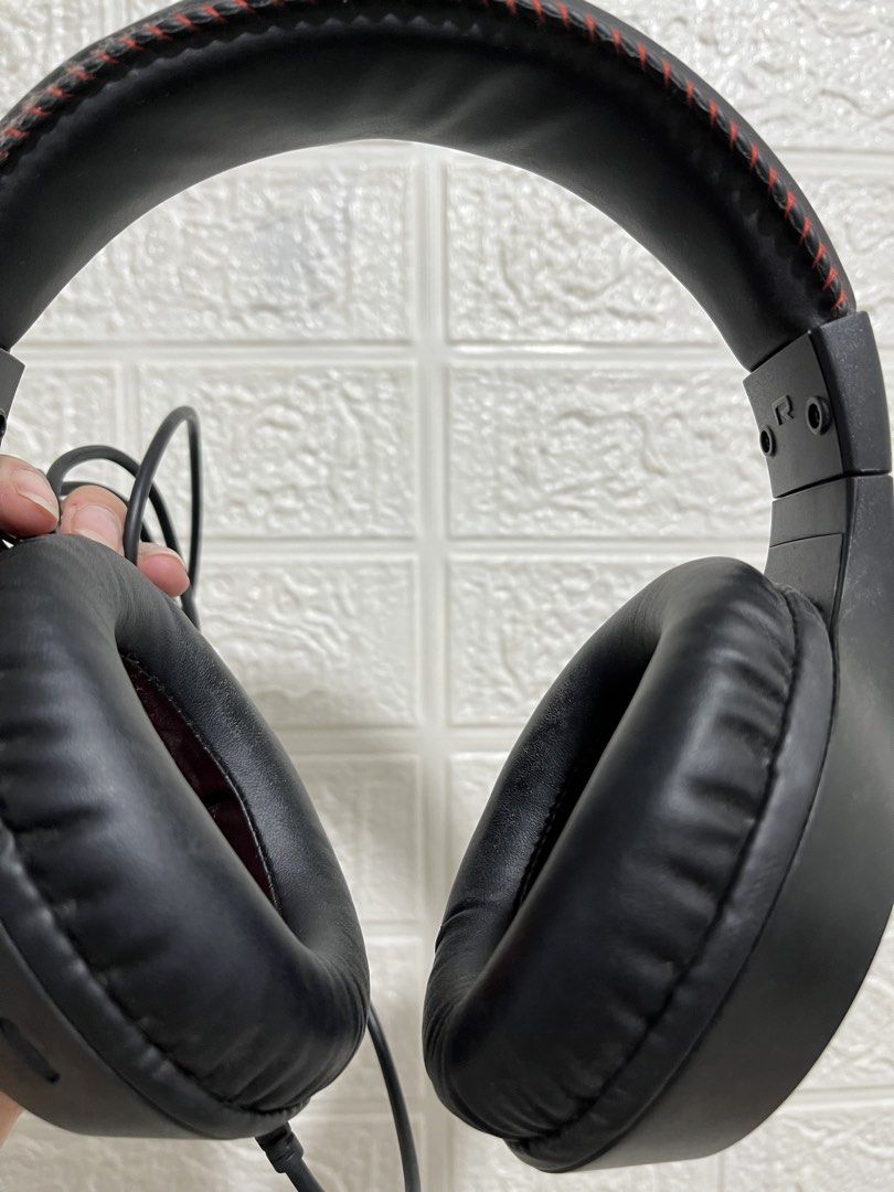 Redragon H130 PELIAS Gaming Headset (Category: Headphones & Headsets) located in Malabon City. Submitted by reilps (Listing ID 1458128992, Image 2). Description: - Redragon H130 PELIAS Gaming Headset - Intuitive volume control on ear cup - Omni-directional microphone with noise-cancelling - High-definition 40mm drivers for clear sound - Ideal for an immersive gaming experience.