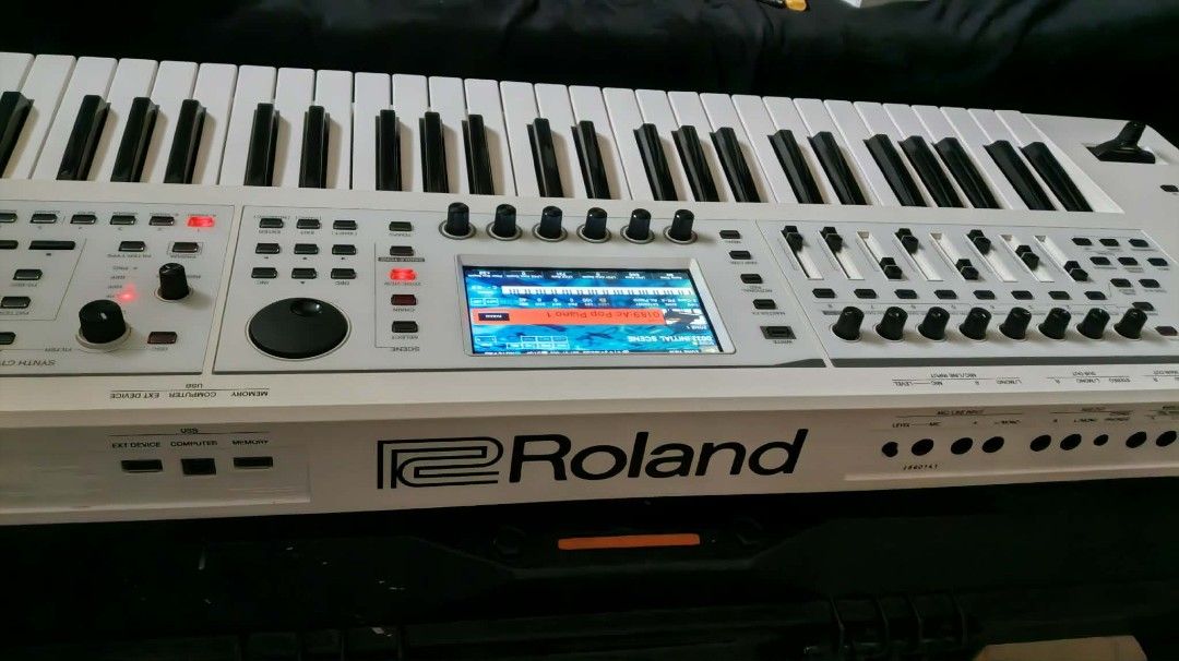 Roland Fantom 06 SC Limited White (Category: Musical Instruments) located in Manila. Submitted by ranzion17 (Listing ID 1458142707, Image 2). Description: 𝑹𝒐𝒍𝒂𝒏𝒅 𝑭𝒂𝒏𝒕𝒐𝒎 06 𝑺𝑪 𝑬𝒅𝒊𝒕𝒊𝒐𝒏 ‎(𝑳𝒊𝒎𝒊𝒕𝒆𝒅 𝑾𝒉𝒊𝒕𝒆) ‎ ‎𝑽𝒆𝒓𝒚 𝒈𝒐𝒐𝒅 𝒄𝒐𝒏𝒅𝒊𝒕𝒊𝒐𝒏 ‎𝑾𝒊𝒕𝒉: ‎-𝒈𝒊𝒈 𝒃𝒂𝒈 ‎-𝒑𝒐𝒘𝒆𝒓 𝒂𝒅𝒂𝒑𝒕𝒆𝒓 ‎-𝒎𝒂𝒏𝒖𝒂𝒍 ‎-𝒂𝒅𝒅𝒊𝒕𝒊𝒐𝒏𝒂𝒍 𝑭𝒂𝒏𝒕𝒐𝒎 𝑺𝒄𝒆𝒏𝒆 𝑪𝒐𝒍𝒍𝒆𝒄𝒕𝒊𝒐𝒏 (𝒖𝒔𝒃) ‎ 𝑹𝒇𝒔: 𝑵𝒆𝒆𝒅 𝒇𝒖𝒏𝒅𝒔 