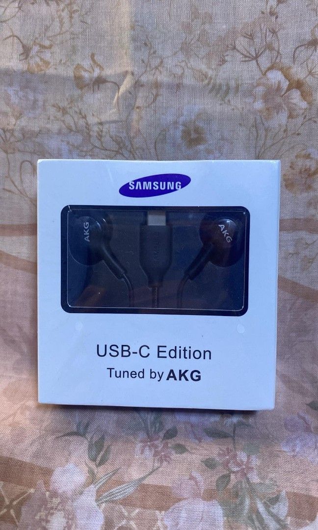 Samsung type c earphones (Category: Headphones & Headsets) located in Manila. Submitted by milasgadgetph (Listing ID 1458109208, Image 1). Description: .