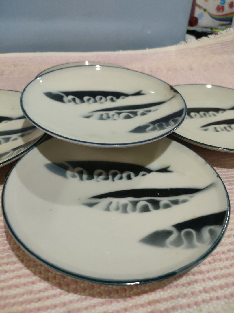 Set of 5 Ceramic Plates with Fish Design (Category: Dinnerware & Cutlery) located in Bulacan. Submitted by hunterherojapanjdm (Listing ID 1458149861, Image 2). Description: - Set of 5 small ceramic plates - Features cute black and white fish design - Edges have a thin blue trim - Ideal for serving snacks or small appetizers - Adds a charming touch to your table setting - Feel free to ask any questions!.