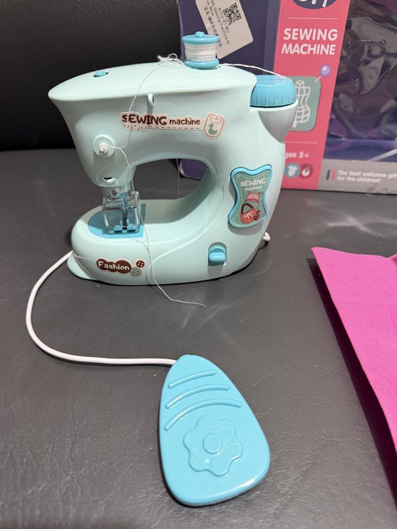 Sewing machine (Category: Craft Supplies & Tools) located in Manila. Submitted by nikky_hargreaves (Listing ID 1458216697, Image 3). Description: Working.