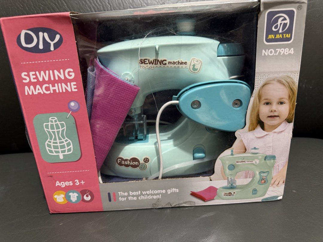 Sewing machine (Category: Craft Supplies & Tools) located in Manila. Submitted by nikky_hargreaves (Listing ID 1458216697, Image 1). Description: Working.
