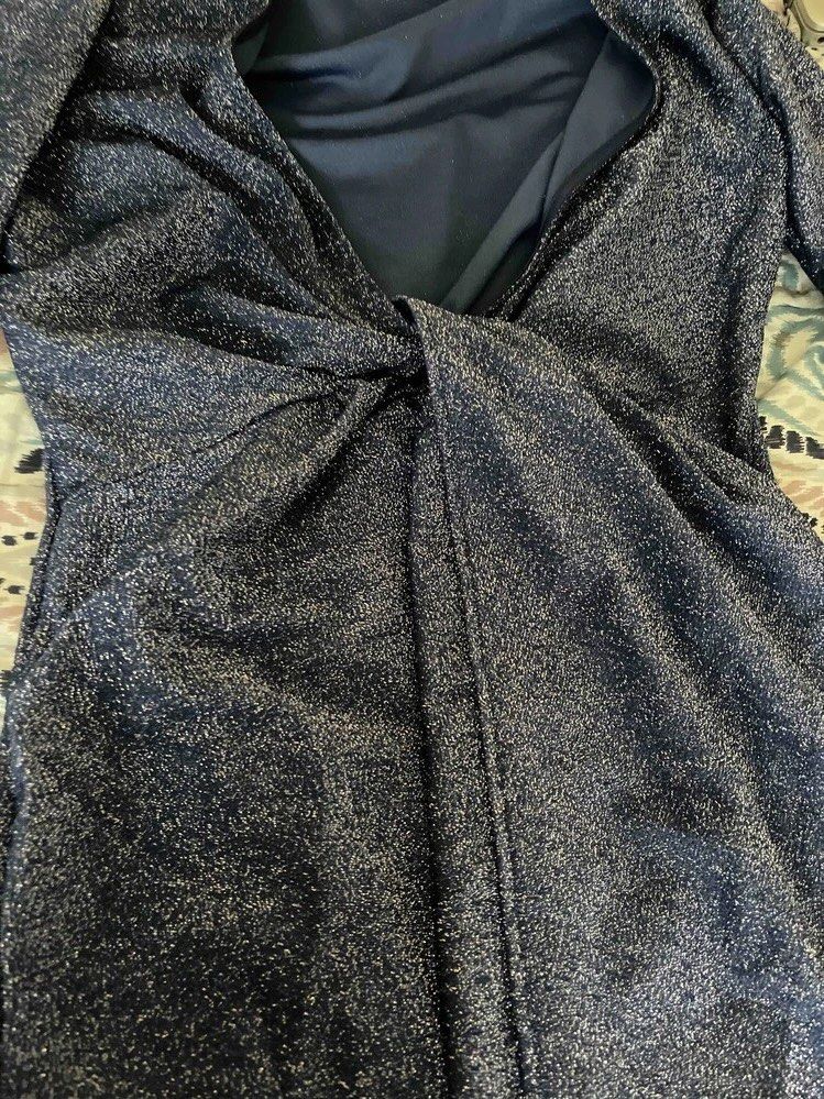 SILVER GREY GLITTERY BODYCON DRESS (Category: Evening dresses & gowns) located in Taguig. Submitted by jane.klosette (Listing ID 1458141116, Image 3). Description: BRANDNEW DELIVERY VIA LALAMOVE, PAYMENT FIRST. 📍 TAGUIG.