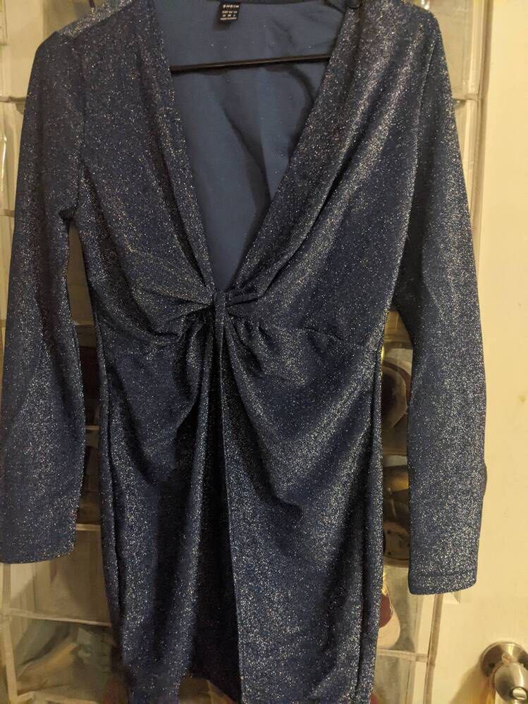SILVER GREY GLITTERY BODYCON DRESS (Category: Evening dresses & gowns) located in Taguig. Submitted by jane.klosette (Listing ID 1458141116, Image 2). Description: BRANDNEW DELIVERY VIA LALAMOVE, PAYMENT FIRST. 📍 TAGUIG.