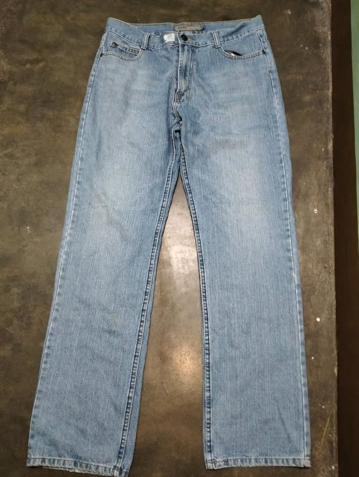 Simply Basic Vintage Medium Wash Straight Fit Jeans (Category: Jeans) located in Valenzuela. Submitted by euniverse888 (Listing ID 1458234609, Image 1). Description: 📐 Measurements (Flat): Waist (W): 34" Length (L): 42" Thigh (T): 10" Hem (H): 7.5" 📍Issues: Minor yellow stain on the lower leg area (indicated by the small tape pointer in the close-up photo) Otherwise in good thrifted condition (already washed/nalabahan na) 📍Details: Brand: Simp