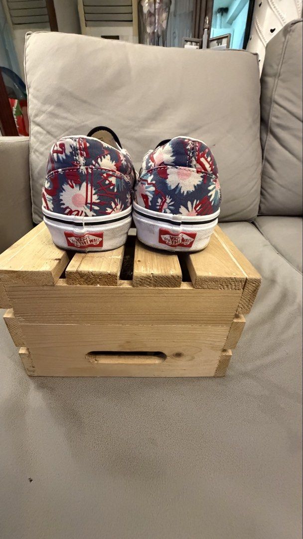 Sneakers (Category: Sneakers) located in Paranaque City. Submitted by babyone13 (Listing ID 1458148626, Image 3). Description: .