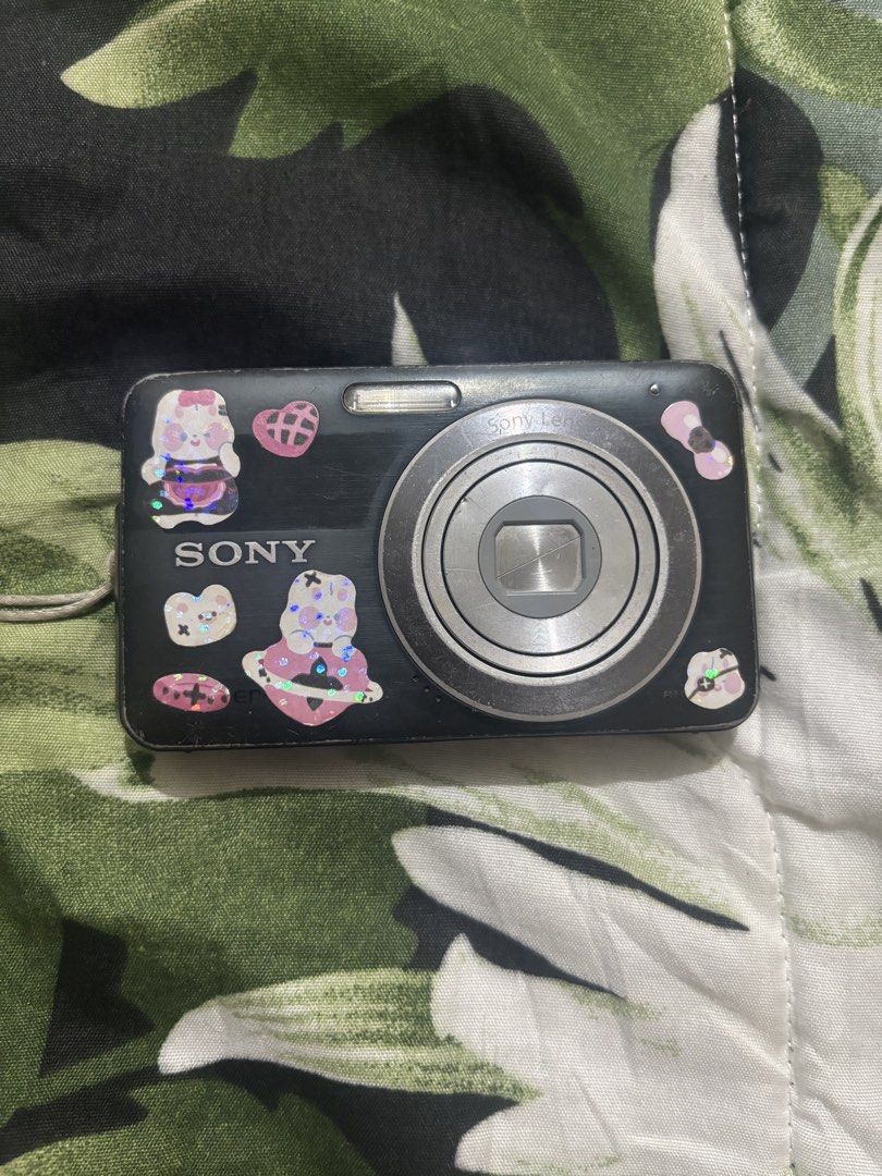 Sony DSC-W310 (Category: Cameras) located in Manila. Submitted by dollq1pz (Listing ID 1458258354, Image 2). Description: MOP: Gcash MOD: Lalamove 📍 Sampaloc, Manila Flaws: - No functional issues - Sign of usage (Di na visible yung - No port cover - Loose battery door pero nasasara pa rin - May mga black sa screen pag zinoom but it doesn’t affect the output and performance Inclusions: - Unit - Battery - Charger - Beaded strap - Pouch ⚠️ This is 
