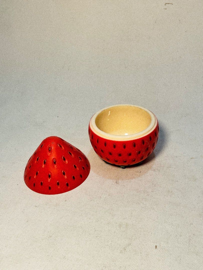 Strawberry canister (Category: Coffee & Tea Tableware) located in Antipolo. Submitted by ceramiqueph (Listing ID 1458100752, Image 2). Description: *Not airtight *Plastic.