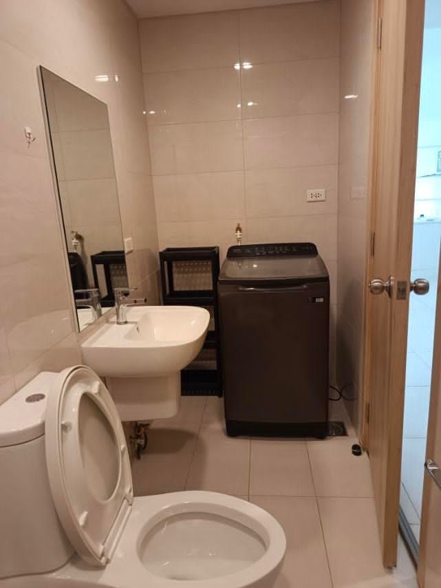Studio Unit for sale in Circuit Makati (Category: Apartments & Condos) located in Makati City. Submitted by fair1111 (Listing ID 1458193108, Image 3). Description: Furnished Studio Unit For Sale !!NEGOTIABLE!! Tower 2 & Community Amenities Fitness Gym, Library, and Game Room (located in Tower 2) Lap pool, lounge pool, and children’s pool Outdoor lounge, lawn area, and play park Direct access to Circuit Mall, Globe Circuit Events Grounds, and reta