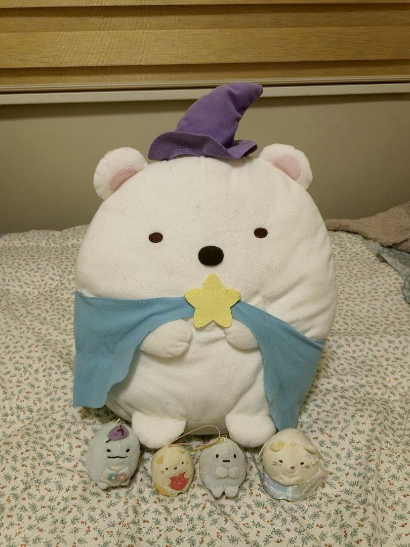 Sumikko Gurashi Polar Bear Wizard Plush Set with Mini Charms (Category: Plushies & Soft Toys) located in Manila. Submitted by la.clld (Listing ID 1458109105, Image 1). Description: SUMIKKO GURASHI PLUSHIE BUNDLE SALE‼️ ₱350 for take all (1pc Big Plushie & 4pcs Plushie Charm/Keychain) 📍Anayan, Pili, Camarines 🚛 Shipping via J&T (FREE SHIPPING).