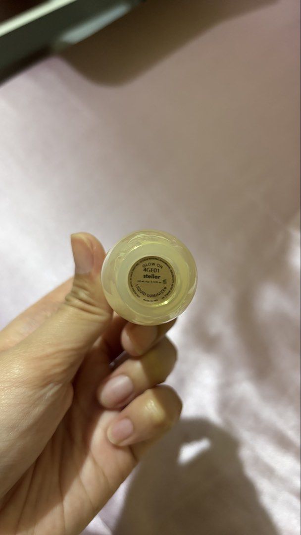 Sunnies Face Liquid Luminizer (Category: Makeup) located in Valenzuela. Submitted by buythispls (Listing ID 1458234579, Image 2). Description: - Sunnies Face Liquid Luminizer - Shade: Dewy - Type: Liquid luminizer - Effect: Dewy glow, highlighting - Size: Small, travel-friendly - Swatch Only/Used once.
