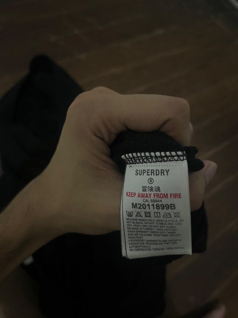 SUPERDRY BLACK HOODIE (Category: Hoodies) located in Manila. Submitted by thisisvince.dm (Listing ID 1458233668, Image 3). Description: Superdry Hoodie M Chest: 38 – 40 inches / 96 – 101 cmWaist: 32 inches / 81 cm.