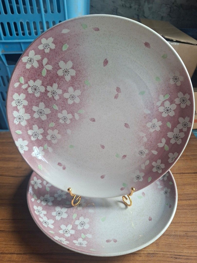 Tachikichi Cherry Blossom Large Plate (Category: Dinnerware & Cutlery) located in Consolacion. Submitted by luxekerei (Listing ID 1458159294, Image 1). Description: - 27.5 cm in diameter - Japanese ceramic large plate featuring a pink and white cherry blossom gradient design, likely from the traditional brand Tachikichi.