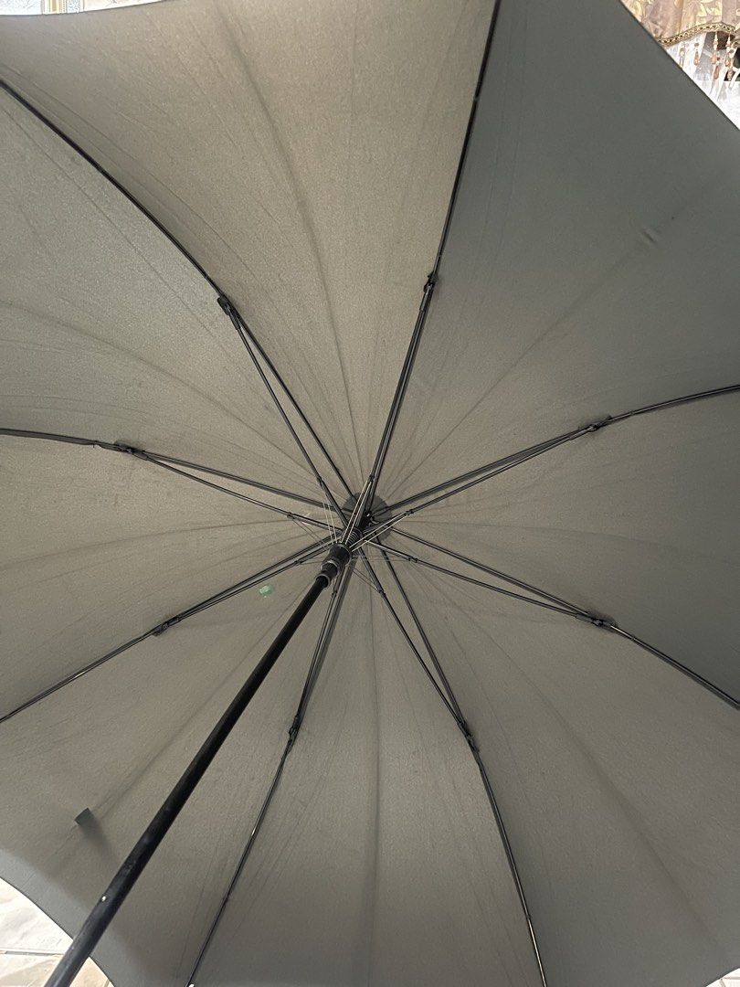 Thunder Gate classic black umbrella (Category: Umbrellas) located in San Fernando. Submitted by japansurpluselyu (Listing ID 1458120426, Image 3). Description: .