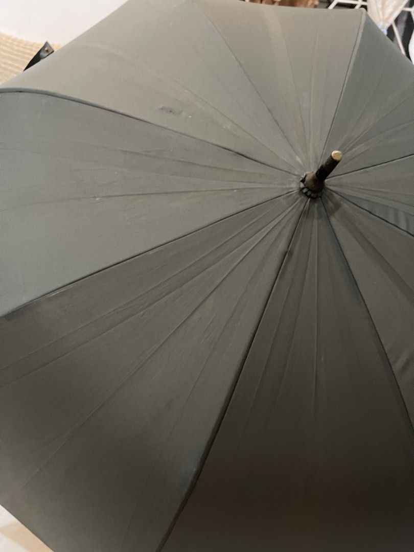 Thunder Gate classic black umbrella (Category: Umbrellas) located in San Fernando. Submitted by japansurpluselyu (Listing ID 1458120426, Image 2). Description: .
