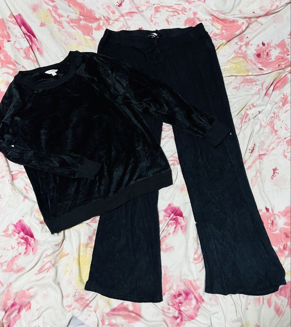 Tnerno us brand velvet type (Category: Sets or Coordinates) located in Manila. Submitted by gee0505 (Listing ID 1458284784, Image 2). Description: Both lnew Best fit L-XL.